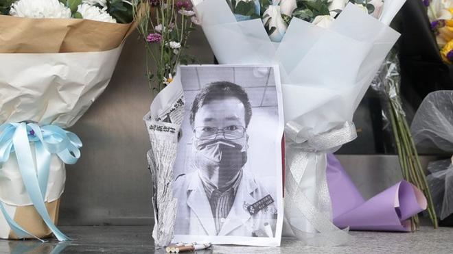 Κίνα: Οργή για τον θάνατο του οφθαλμίατρου που πρώτος προσπάθησε να προειδοποιήσει για την επιδημία