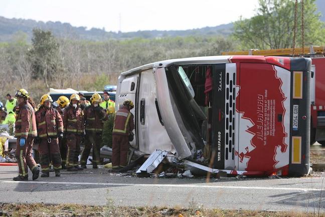 ΦΩΤΟ: Περισσότεροι απο 14 φοιτητές του Erasmus, νεκροί σε δυστύχημα με λεωφορείο στην Καταλονία
