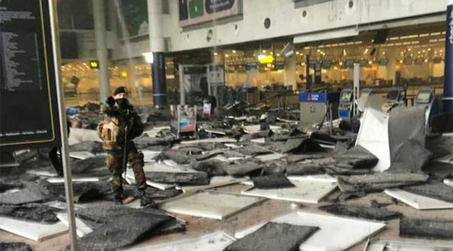 Το σημείο της έκρηξης μέσα στο αεροδρόμιο των Βρυξελλών (ΒΙΝΤΕΟ)