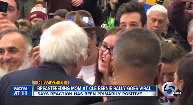 Ο Bernie Sanders ευχαρίστησε μητέρα που θήλασε το μωρό της δημοσίως σε προεκλογική ομιλία του (ΦΩΤΟ)