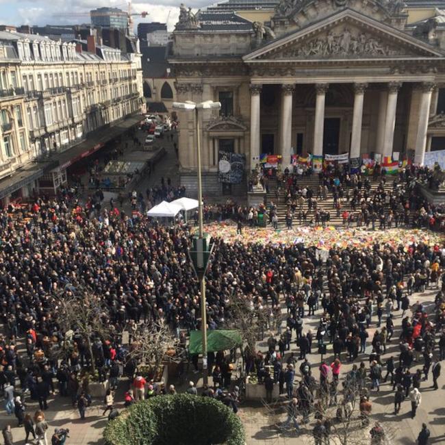 Νεοναζί διέλυσαν συγκέντρωση στην μνήμη των θυμάτων στις Βρυξέλλες (ΒΙΝΤΕΟ)