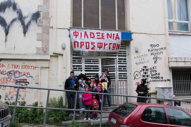Στημένη κλοπή καταγγέλουν από το 5ο Λύκειο Αθηνών, όπου φιλοξενούνται πρόσφυγες