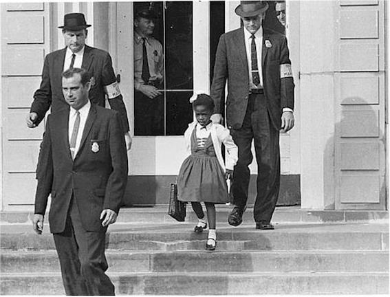 Η συγκλονιστική ιστορία της μικρής Ruby Bridges - Πήγε πρώτη μέρα στο σχολείο συνοδευόμενη από αστυνομικούς