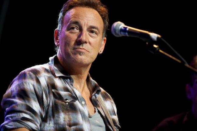 O Bruce Springsteen στο πλευρό της LGBT κοινότητας: "Κάποια πράγματα είναι πιο σημαντικά από μια ροκ συναυλία"