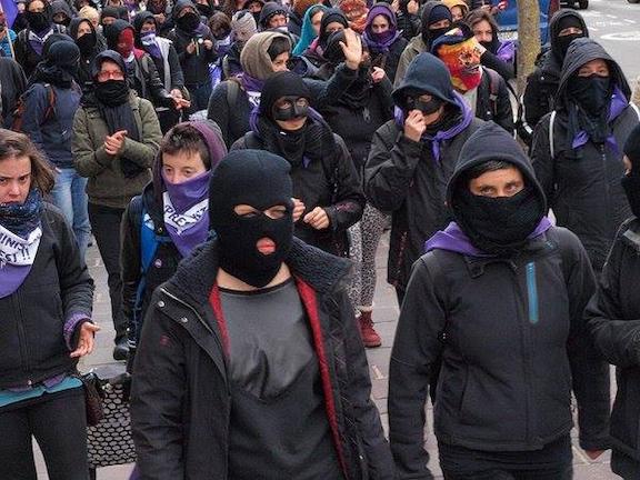 ΦΩΤΟ: Διαδήλωση φεμινιστ(ρι)ών στη χώρα των Βάσκων ενάντια στην σεξιστική βία των ανδρών