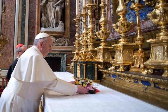 Προσευχή με ελληνικά χρώματα από τον Πάπα