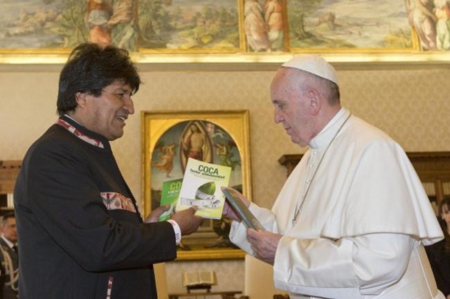 "Μασάτε φύλλα κόκας, κάνουν καλό" προέτρεψε τον Πάπα ο Μοράλες