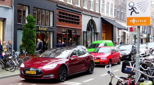 Αντίο στα βενζινοκίνητα αυτοκίνητα ετοιμάζεται να πει η Ολλανδία