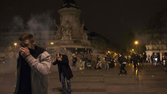 "Όλη τη Νύχτα στο Πόδι" η Γαλλία με δακρυγόνα και συλλήψεις (ΒΙΝΤΕΟ)
