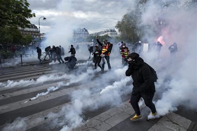 Στη Γαλλία μύρισε Μάης. Το Κίνημα γιγαντώθηκε (ΒΙΝΤΕΟ)