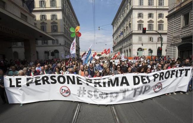 40.000 πολίτες διαδήλωσαν στη Ρώμη ενάντια στην TTIP (ΦΩΤΟ)