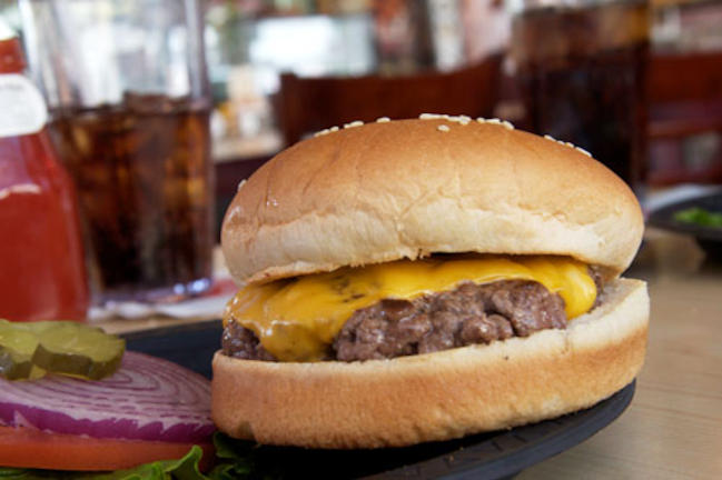 Έρευνα: Υπολείμματα ανθρώπινου DNA και ποντικιών βρέθηκαν σε χάμπουργκερ