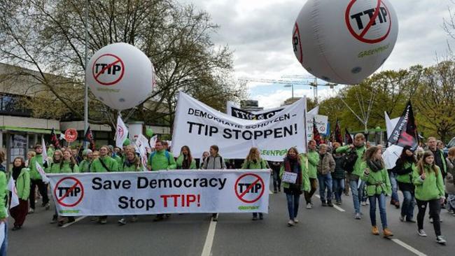 Greenpeace: Μαύρο σκοτάδι για τις συμφωνίες TTIP και CETA
