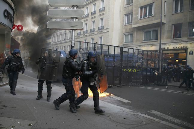 Στις φλόγες η Γαλλία, η εξέγερση κατά της λιτότητας φουντώνει (ΦΩΤΟ) (ΒΙΝΤΕΟ)