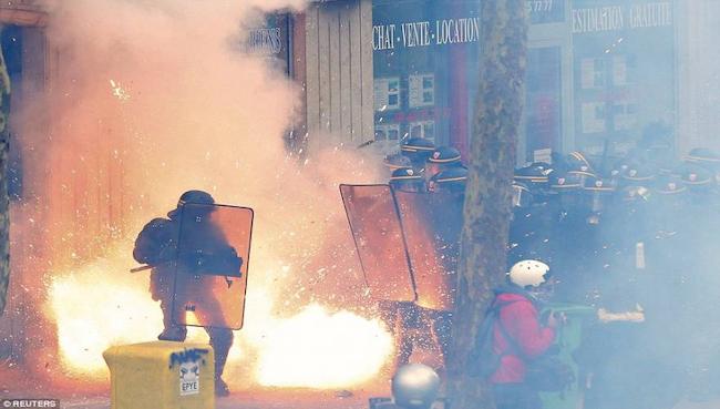 Στις φλόγες η Γαλλία, η εξέγερση κατά της λιτότητας φουντώνει (ΦΩΤΟ) (ΒΙΝΤΕΟ)
