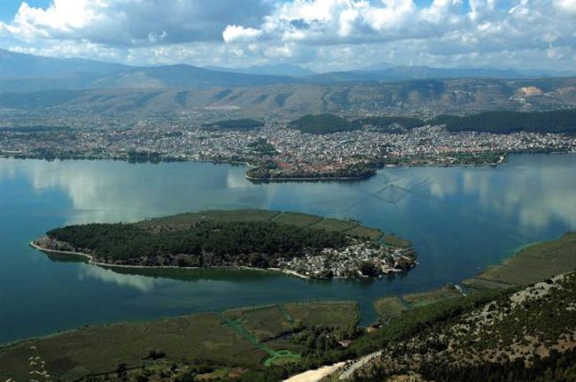 Η λίμνη των Ιωαννίνων από ψηλά σε ένα μαγικό ΒΙΝΤΕΟ (ΦΩΤΟ)