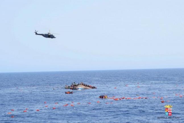 Εκατόμβη μεταναστών στη Μεσόγειο (ΦΩΤΟ)