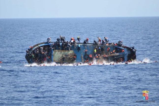 Εκατόμβη μεταναστών στη Μεσόγειο (ΦΩΤΟ)
