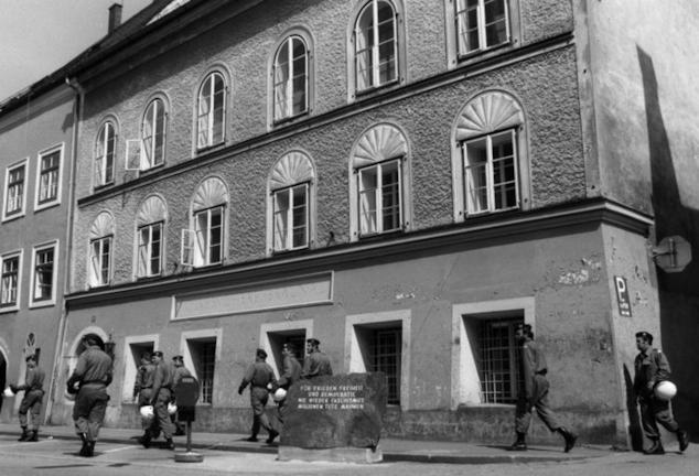 "Ποτέ πια φασισμός". Η Αυστρία απαλλοτριώνει το σπίτι που γεννήθηκε ο Χίτλερ