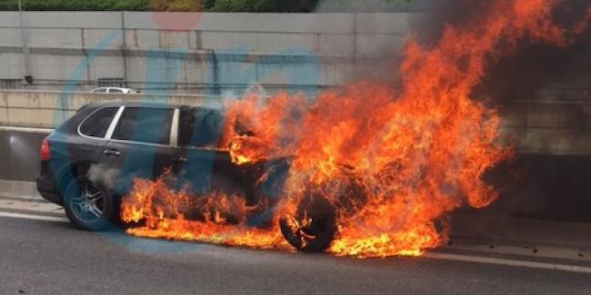 Νεκρός ο εκδότης Π. Μαυρίκος - κάηκε μέσα στο τζιπ που οδηγούσε (BINTEO)