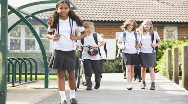 Αλλάζουν οι ενδυματολογικοί κανόνες στα σχολεία της Βρετανίας