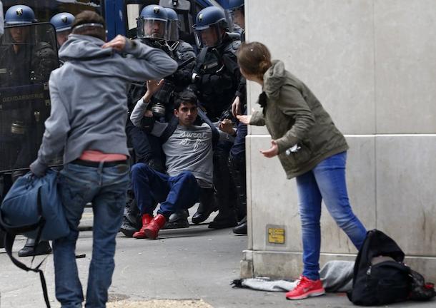Εν μέσω Euro, ξαναζεί το Παρίσι της οργής (ΦΩΤΟ)