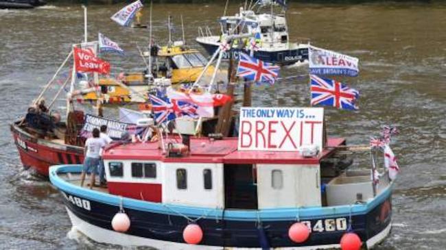 Διαδήλωση εν πλω στον Τάμεση για το Brexit (ΦΩΤΟ)