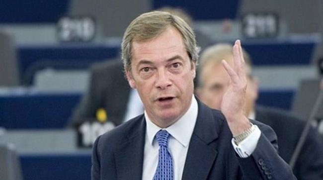 "Έκανα αυτό που έπρεπε" είπε ο Φάρατζ και παραιτήθηκε από την ηγεσία του UKIP