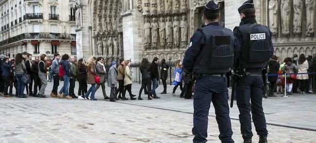 "Αστακός" το Παρίσι ενόψει του τελικού του Euro