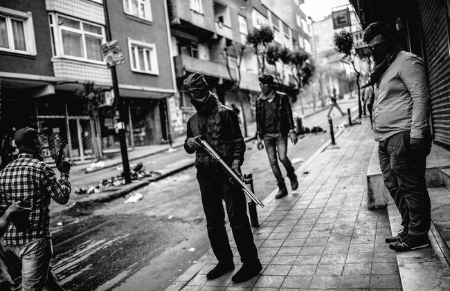 Τουρκία: Επιθέσεις των ισλαμοφασιστών μαζί με την αστυνομία σε γειτονιές και πρόσφυγες