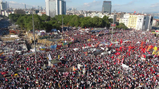 Τουρκία: Συγκέντρωση για τη δημοκρατία στην Κων/πολη εν μέσω διώξεων