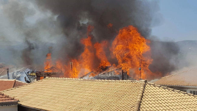 Εικόνες καταστροφής από την πυρκαγιά στην Λευκάδα (ΦΩΤΟ)