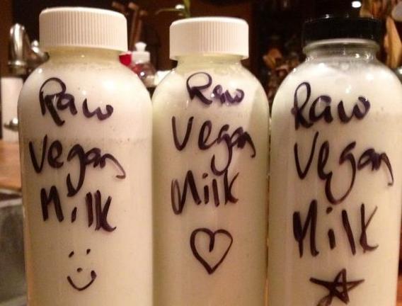 Πως να φτιάξετε μόνοι σας φυτικό γάλα