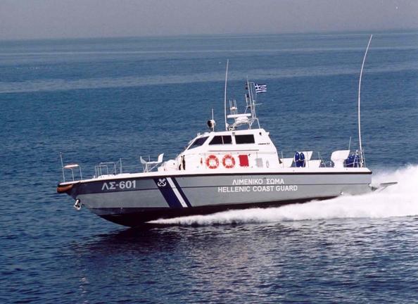 Το ελληνικό λιμενικό πυροβολούσε σκάφη προσφύγων αποκαλύπτουν έγγραφα της Frontex