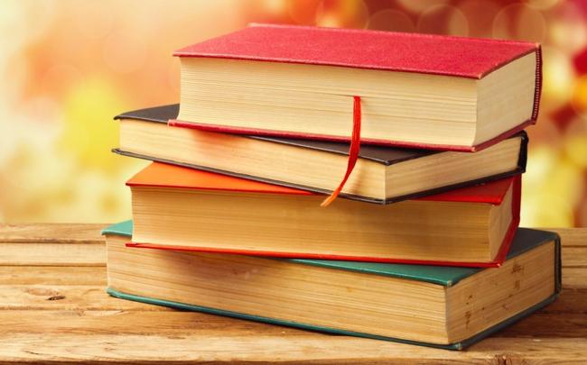 30 βιβλία που προτείνει να διαβάσουμε ο Νίκος Δήμου
