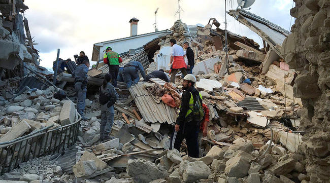 Δήμαρχος Αματρίτσε: "Η πόλη δεν υπάρχει πια", στους 14 οι νεκροί από το σεισμό (ΦΩΤΟ)