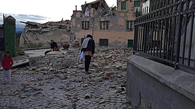 Δήμαρχος Αματρίτσε: "Η πόλη δεν υπάρχει πια", στους 14 οι νεκροί από το σεισμό (ΦΩΤΟ)