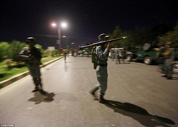 Αφγανιστάν: 12 νεκροί από την επίθεση στο Αμερικανικό Πανεπιστήμιο (ΦΩΤΟ)(ΒΙΝΤΕΟ)