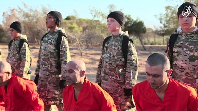 Παιδιά - δήμιους στρατολογεί το Ισλαμικό Κράτος (ΒΙΝΤΕΟ)