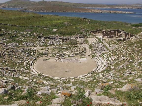 Μετά από 2000 χρόνια, η πρώτη παράσταση στο αρχαίο θέατρο της Δήλου