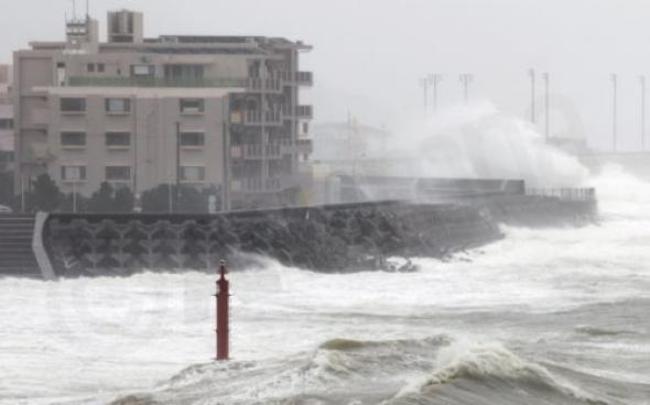 Φονικός τυφώνας χτύπησε την Ιαπωνία - 11 νεκροί