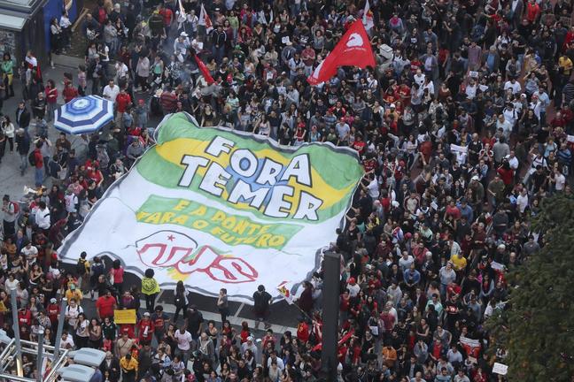 Βραζιλία: Διαδηλώσεις και συγκρούσεις μετά την αποπομπή της Ρουσέφ (ΦΩΤΟ)