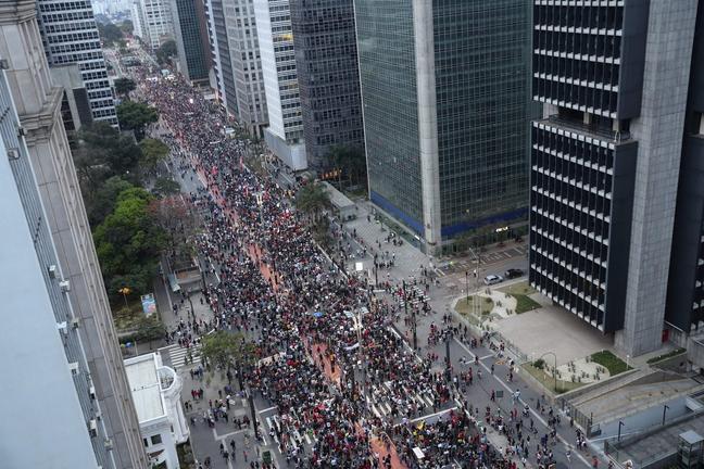 Βραζιλία: Διαδηλώσεις και συγκρούσεις μετά την αποπομπή της Ρουσέφ (ΦΩΤΟ)