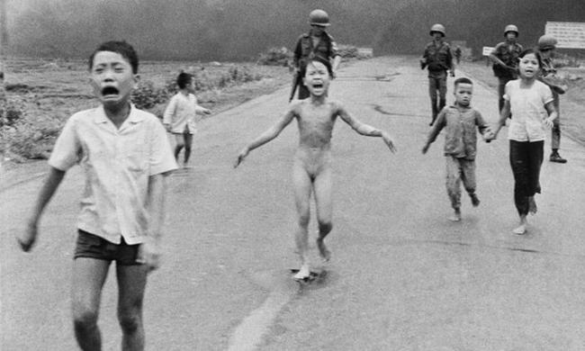 Το Facebook λογόκρινε μία από τις πιο εμβληματικές φωτογραφίες στην παγκόσμια ιστορία