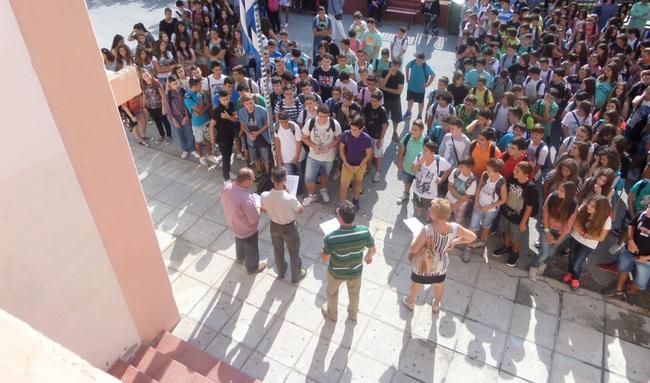 Απάντηση στην ξενοφοβική ανακοίνωση Συλλόγων Γονέων Ωραιοκάστρου