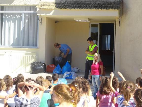 Οι Ενεργοί Πολίτες Λάρισας ενημερώνουν μαθητές για τον εθελοντισμό και την ανακύκλωση (ΦΩΤΟ)