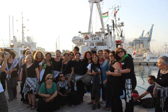 ΦΩΤΟ: Ένα καράβι μόνο με γυναίκες φεύγει απο Ηράκλειο Κρήτης για να σπάσει τον αποκλεισμό της Γάζας
