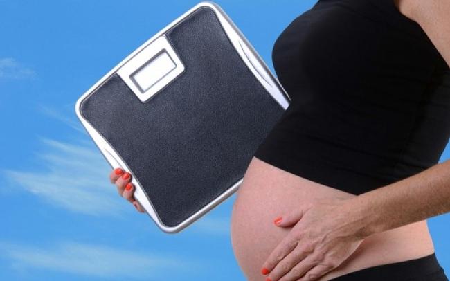 Από τι κινδυνεύουν τα παιδιά που γεννιούνται από παχύσαρκες μητέρες