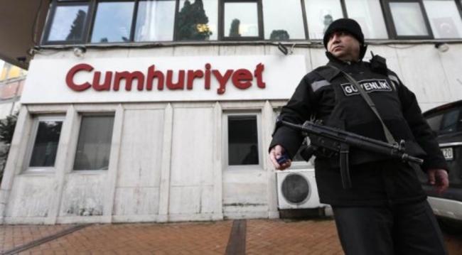 Τουρκία: Συλλήψεις στελεχών στην εφημερίδα "Τζουμχουριέτ"