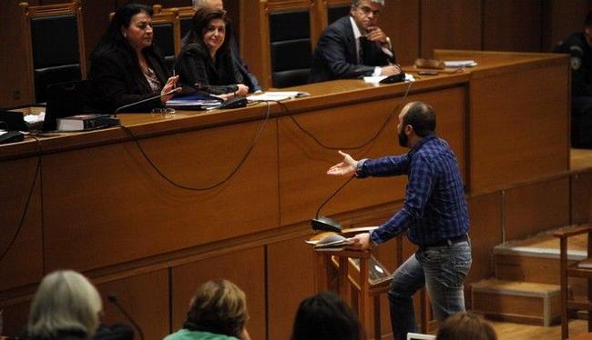 Δίκη "Χρυσής Αυγής": Ένταση, ξύλο και διακοπή